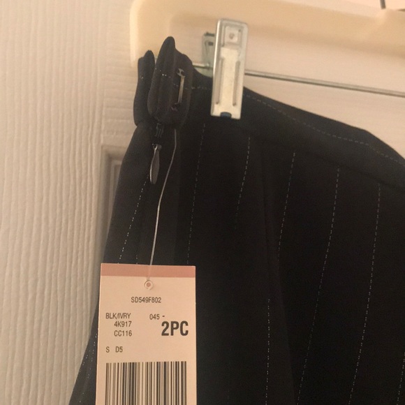 Pin strip pant suit - brand new - Picture 8 of 8